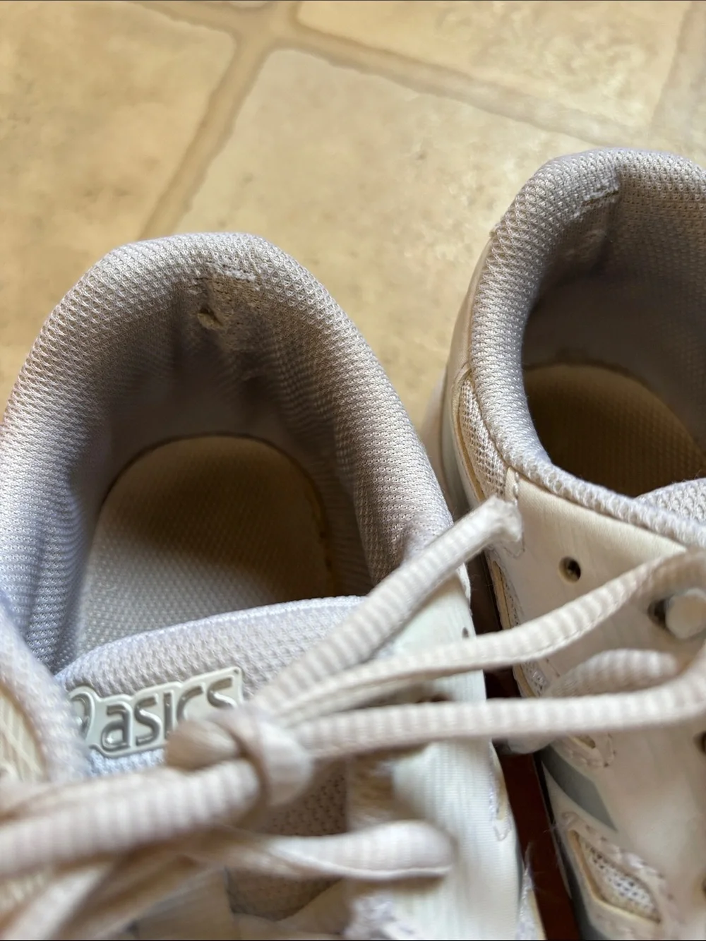 Asics Women’s Upcourt 6 White/Silver Volleyball Shoe 1072A107 Size 10